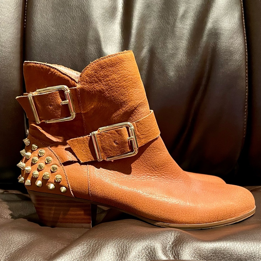 Vince Camuto Macey Coffee Bean Brown Studded Ankle Boots Sz 7 1/2